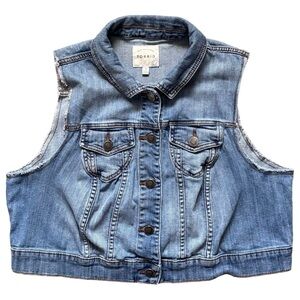 Torrid Blue Denim Sleeveless Cropped Vest Frayed Arm Opening Size 1 14/16 1X